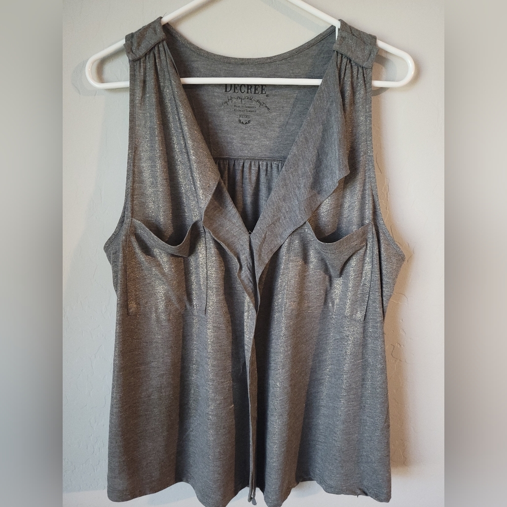 Decree: Super adorable gray/silver sparkly tank top